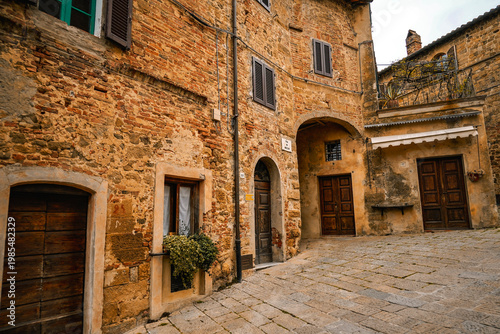 Monticchiello,piccolo borgo medioevale che è riuscito ancora a conservare la sua bellezza autentica. Immerso nella campagna senese. Val d'Orcia,Toscana,Italia