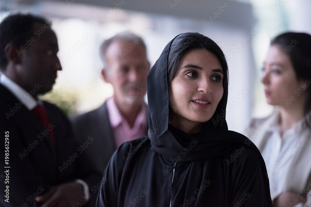 Obraz premium Business team discussion with professional woman in hijab leading conversation in diverse office setting