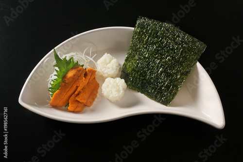 Sea urchin and seaweed dishes