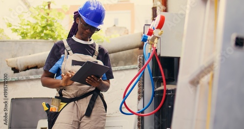 Принти на полотні Knowledgeable professional calibrating ac gauges vacuum pump during comissioned condenser maintenance