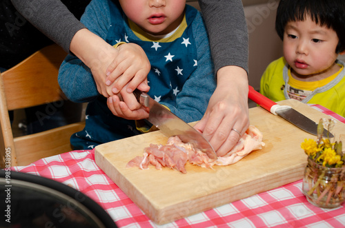 料理をする子供