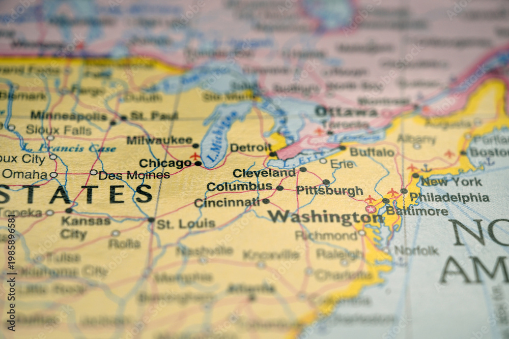Obraz premium Columbus Pinpointed on World Map – Soft Blur Travel Photography Highlighting Ohio Capital
