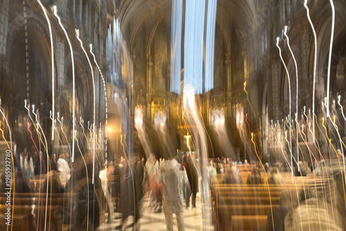 Cuadro en lienzo Abstract motion blur captures the ethereal glow of lights and indistinct figures