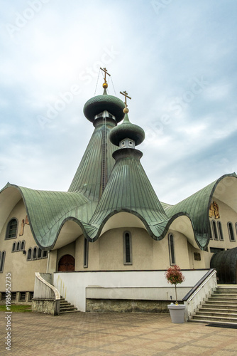 Bild auf Leinwand Holy Trinity Orthodox Cathedral with green copper onion domes and wavy roof, Haj
