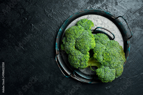 Bild auf Leinwand Freshly harvested organic broccoli on a metal tray
