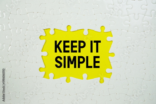 Obraz na plátně Jigsaw puzzle with a missing piece with Keep It Simple on yellow background