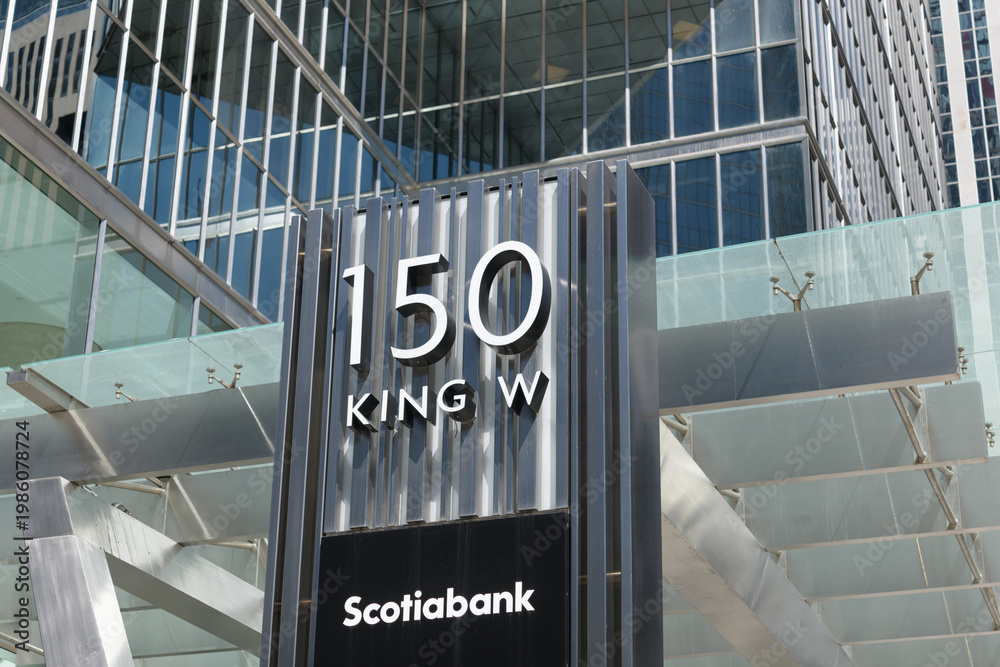 Obraz premium exterior tenant directory outside 150 King St W, an office building, Toronto