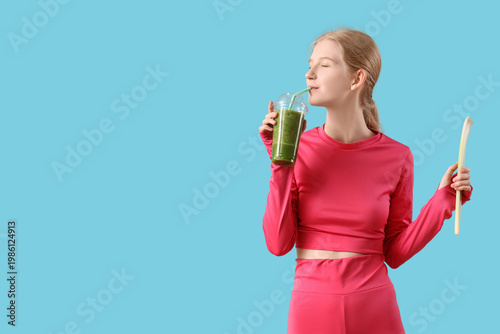 Sporty young woman with cel...