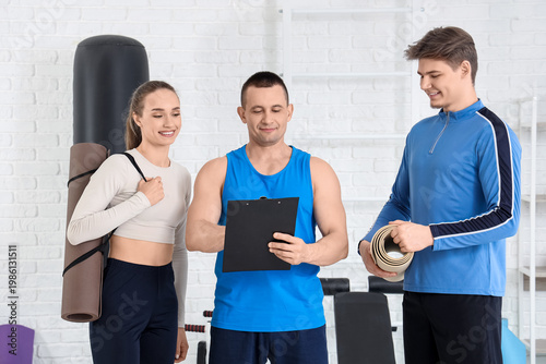 Sporty young people with fi...