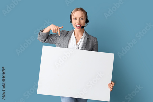 Female technical support ag...
