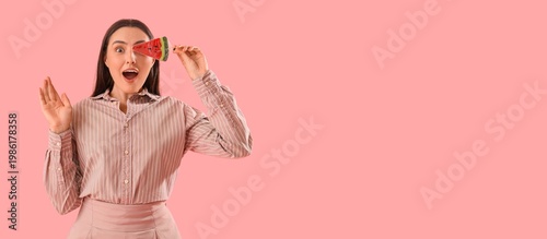 Surprised young woman holdi...