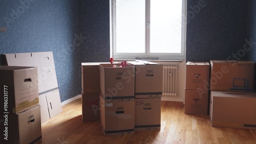 Moving Boxes in Empty Room | Dolly Push-In Shot