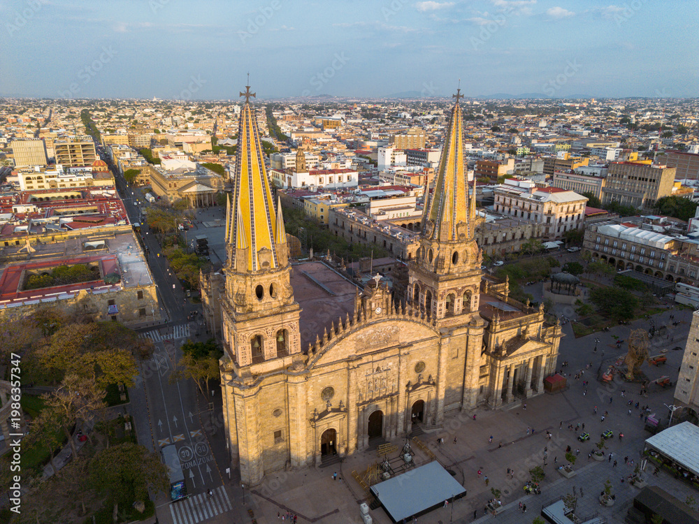 Obraz premium Landmark Guadalajara Central Cathedral in historic city center
