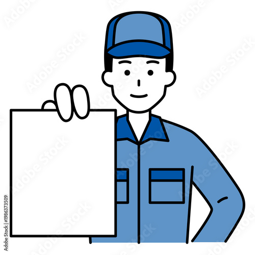 書類を見せるつなぎ作業服の男性