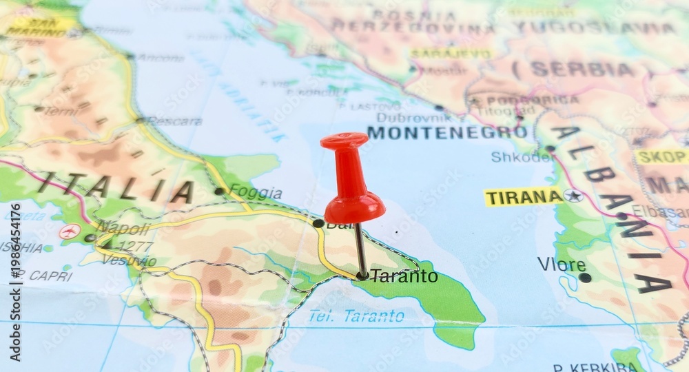 Obraz premium View of Taranto, historically also called Tarent in English, is a coastal city in Apulia, Southern Italy, on a geographical map of Europa, marked with red push pin