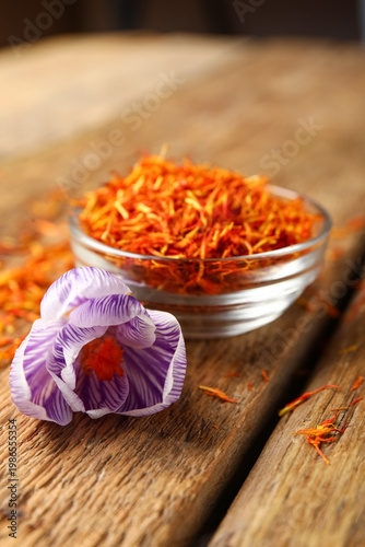 Bowl of dried saffron threa...