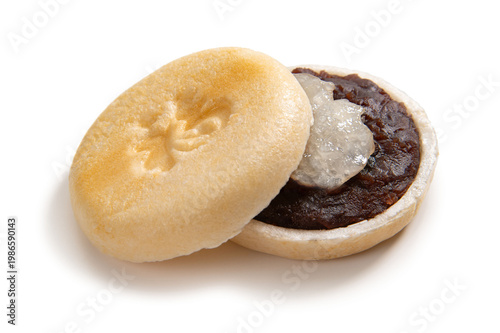 和菓子の餅入り最中