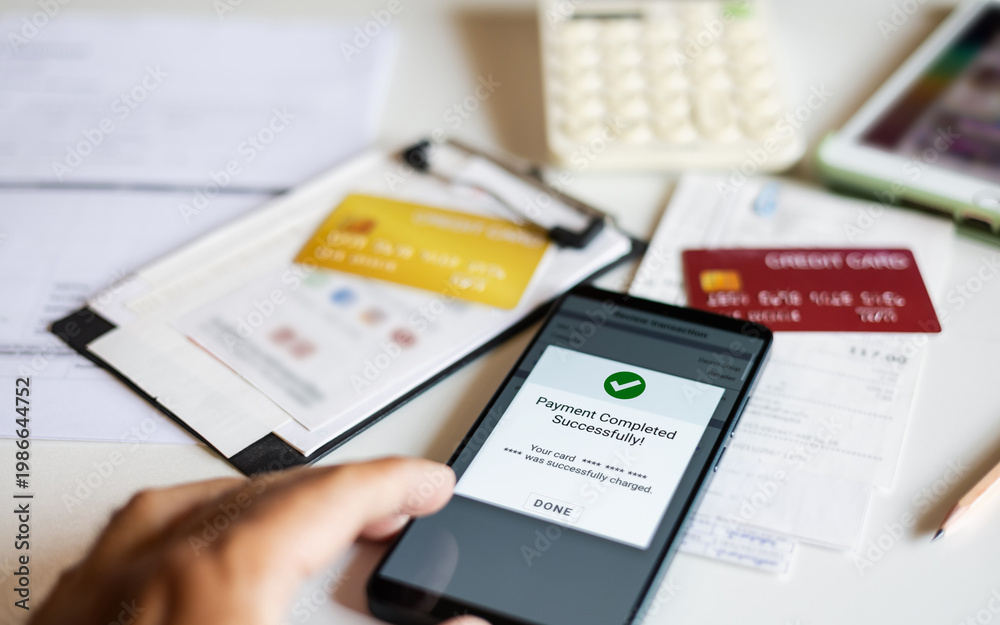 Obraz premium close-up shot, man hand using mobile app in phone paying expenses from online shopping via credit card