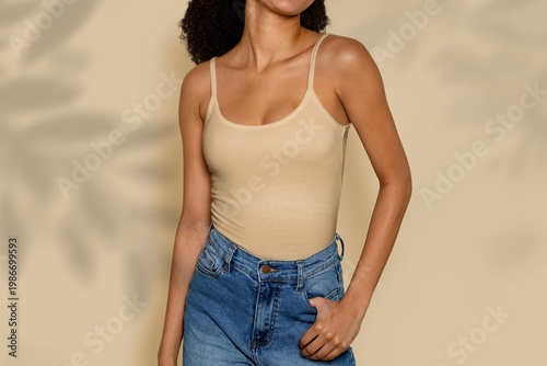 Tableau sur toile Beautiful African American woman in singlet top
