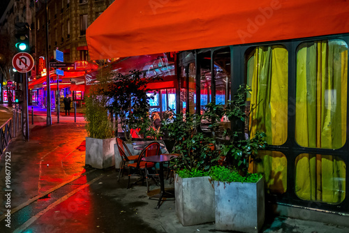 café parisien la nuit