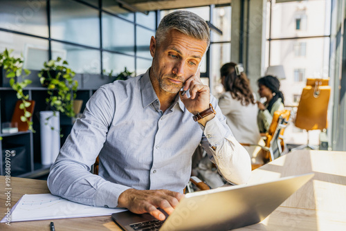 Open office environment supports decisive team coordination