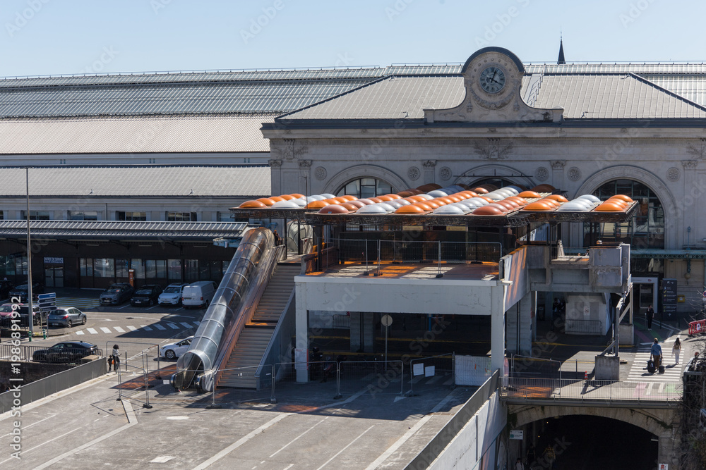 Naklejka premium la gare de Perrache après travaux, gare ferroviaire à Lyon, chemin de fer, 2ième arrondissement