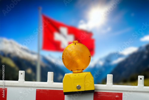 Schweizerische Flagge und Baustelle als Symbol für die Erneuerung, Umbau und Reformen in der Schweiz
