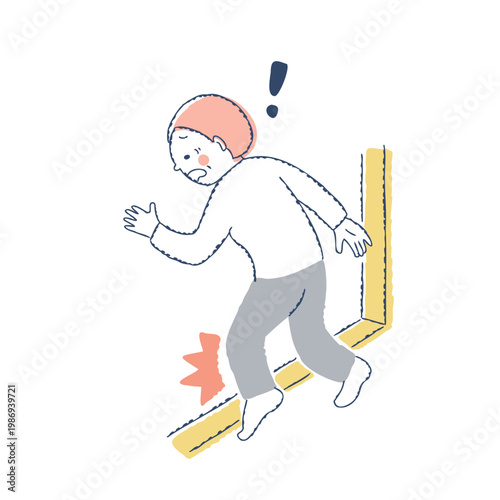 段差でつまずくシニア女性