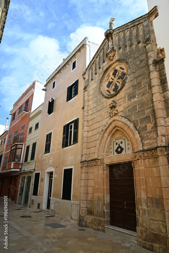 Vue extérieure de l'église des Carmélites dans la rue Mao à Ciutadella sur l'île de Minorque