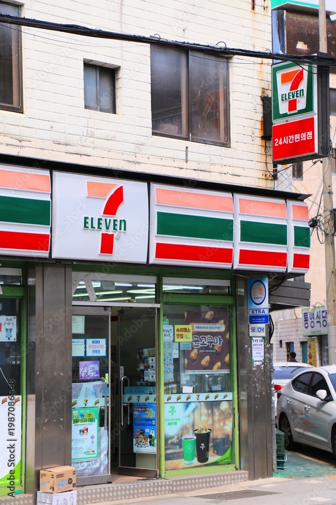 Naklejka premium South Korea 7-Eleven grocery store
