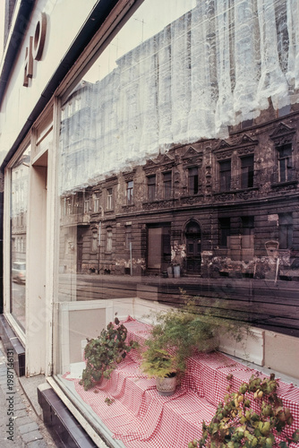 Historisches Foto eines HO Ladens in Ostdeutschland, 1990, Deutschland