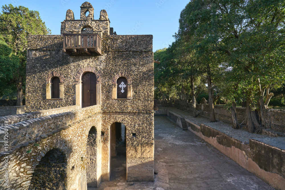 Obraz premium Fasilides' Bath and ancient stone pavilion in Gondar, Ethiopia