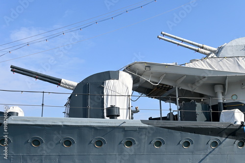 Fotografía aircraft carrier, warship, armament, guns and torpedo launcher, frigate, warfare