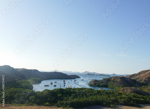Fotografie Komodo National Park: Rugged Savannas, Pink Beaches, and the Legendary Dragons