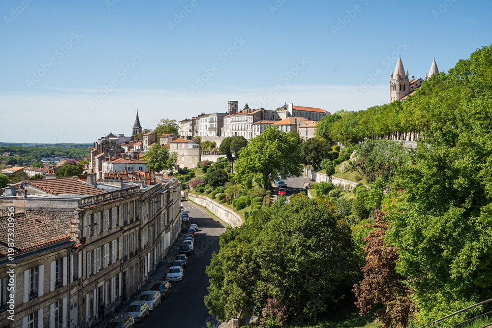 Fototapeta premium Paysage d'Angoulême en France