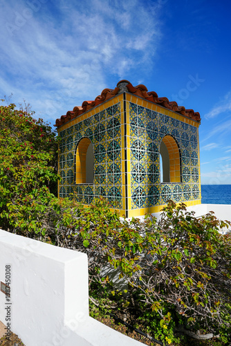 Konstfotografi old building in the city of Catalina Island