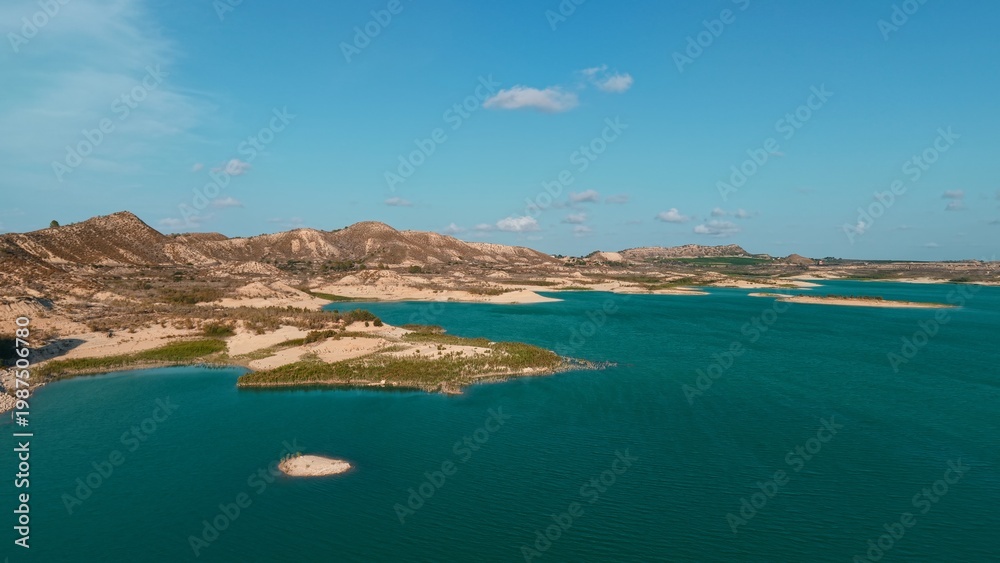 Obraz premium Pedrera reservoir in murcia, spain with arid landscape and turquoise water