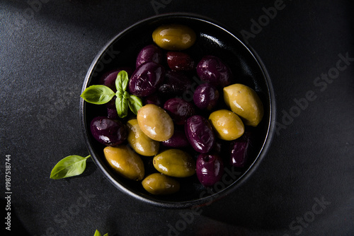 Canvas-taulu Olives calamata in a bowl on the table. Top view