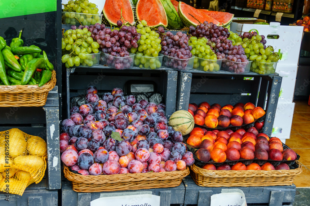 Obraz premium Fresh fruit market display