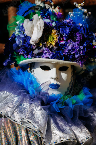 Fotografía Venice, Italy - February 08, 2026: Venetian Carnival participant wearing a decor
