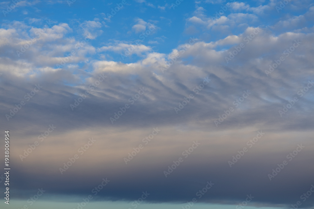 Obraz premium blue sky with textured clouds