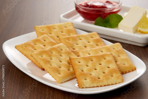 シンプルなクラッカーのイメージ