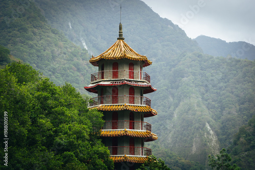 Billede på lærred Beautiful Pagoda in Taiwan Mountain Forest