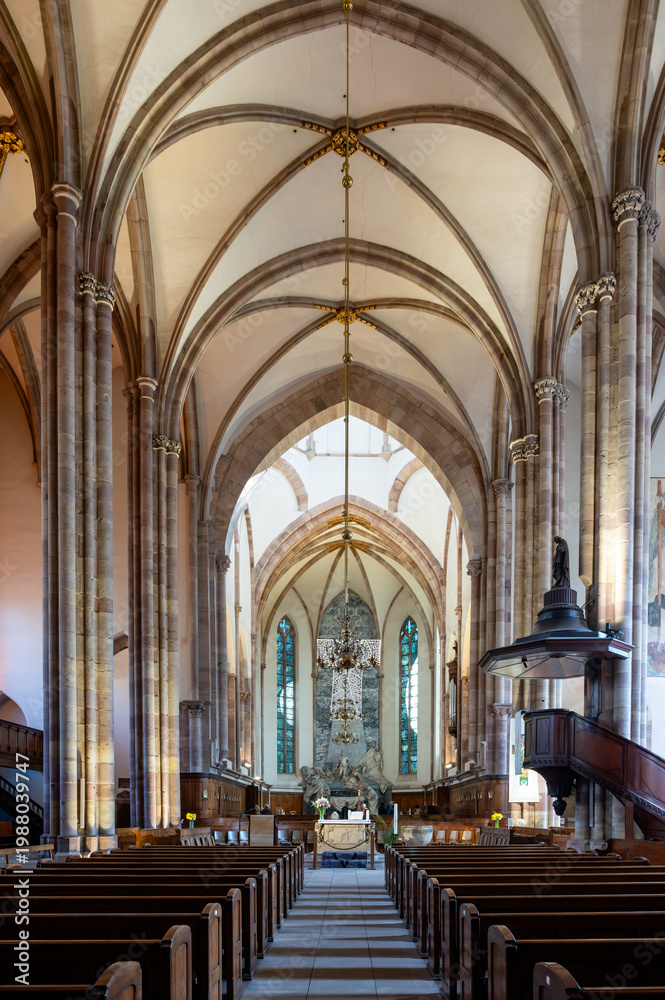 Fototapeta premium Grand Vaulted Nave Showing Distant Altar Stone Columns