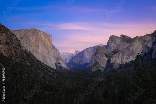 Canvas-taulu Vivid sunset from Tunnel View at Yosemite Valley