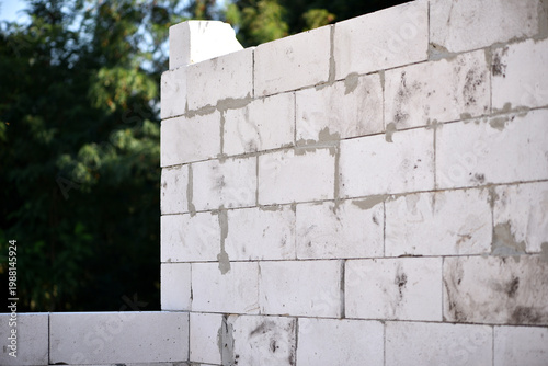 Bild auf Leinwand Unfinished walls made of white aerated concrete blocks