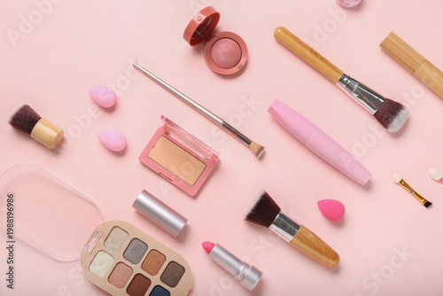 Composition with makeup bru...