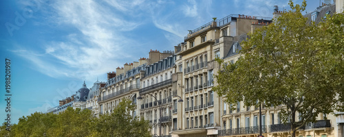 Paris, beautiful building, avenue des Champs-Elysees, luxury neighborhood
