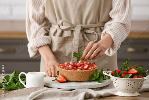 Woman decorating sweet stra...