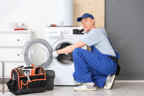 Male technician repairing w...